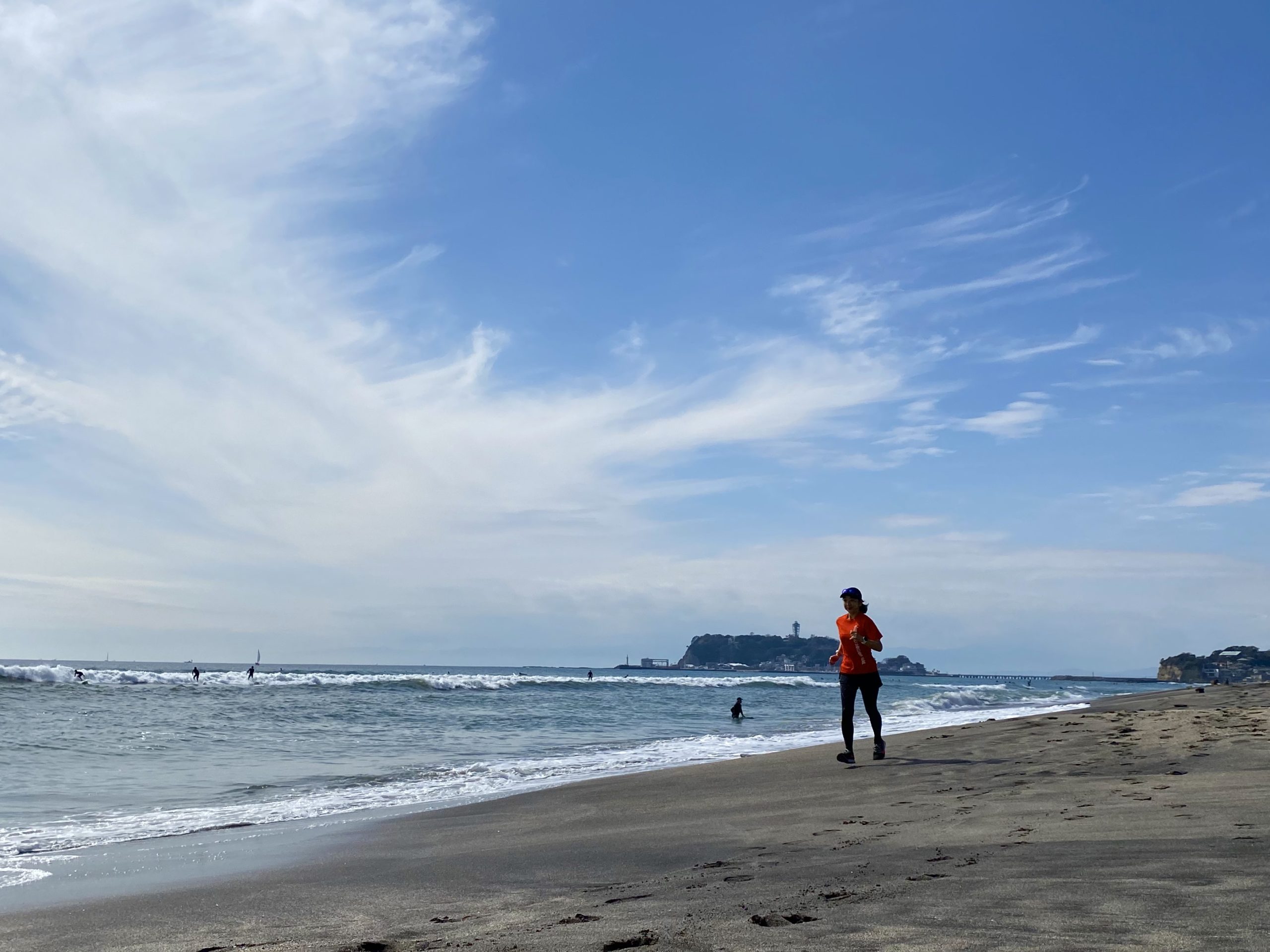 5km走前に、七里ヶ浜にてビーチラン