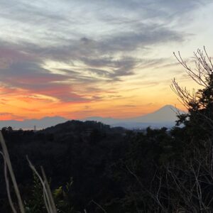 天園から臨む夕景の富士山