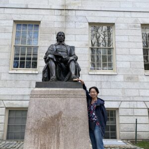 ハーバード大学ジョン・ハーバードの銅像